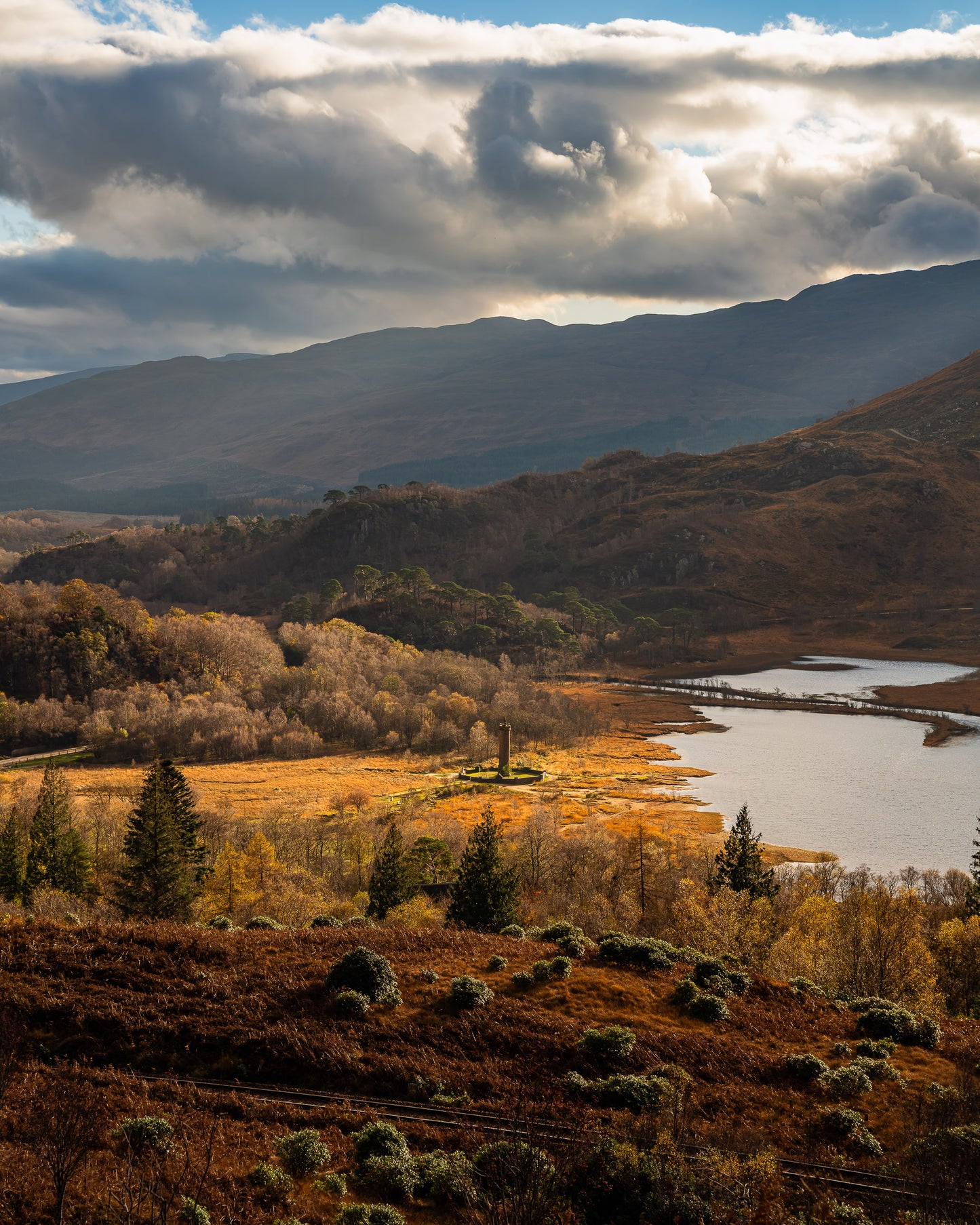 Lumière dorée dans les Hautes Terres écossaises