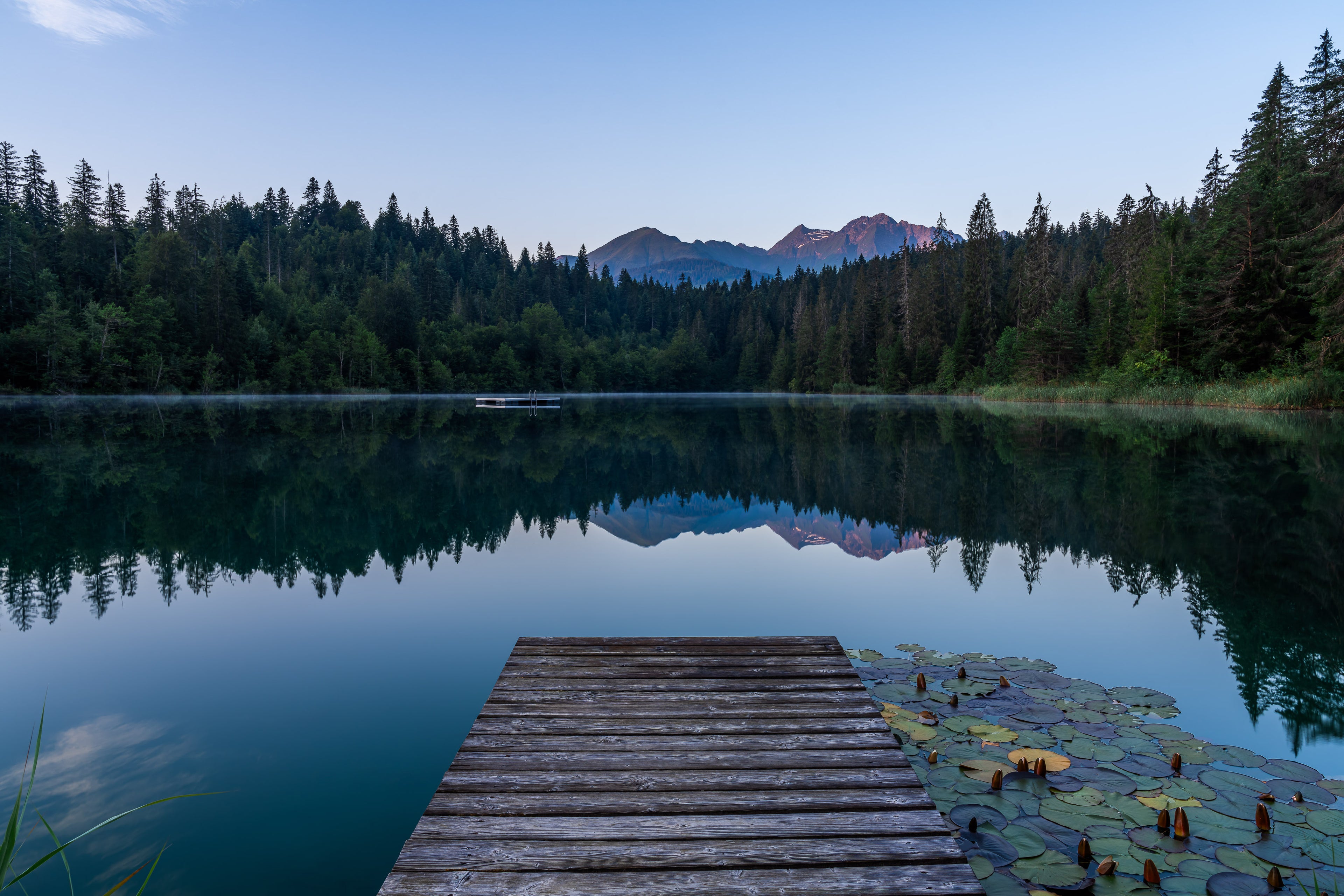 Swiss lake and mountains landscape photography by Charles Barbe